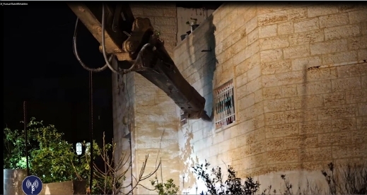 هدم منزلي الاسيرين الحروب والمسالمة في الخليل